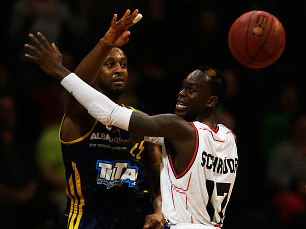 接队友直塞 接队友直塞