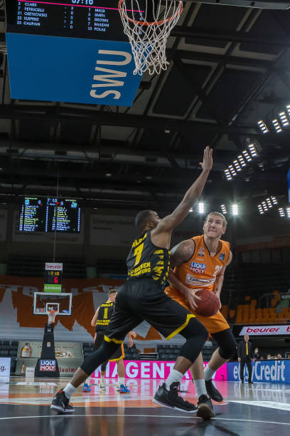 被赞誉为英 被赞誉为英